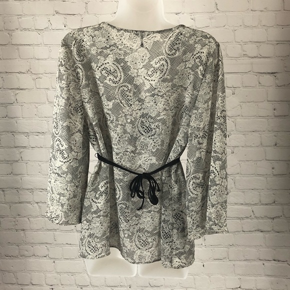 Women's b. Street Lacey Print Top with Deep V and Beaded Tie at the Waist. Large - Picture 2 of 11